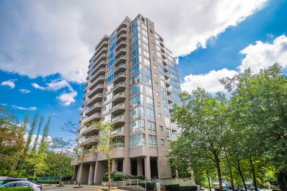 Strathmore Towers Burnaby, BC 9623 Manchester Dr liv.rent